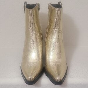 NWOT Call It Spring Metallic Gold Ankle Booties. Size 7